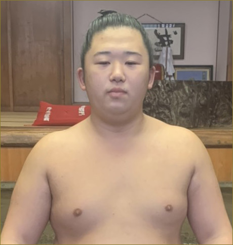 岡ノ城 雅也　（おかのじょう　まさや）